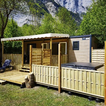 Hotel Camping Le Colporteur Le Bourg-dʼOisans Exterior foto