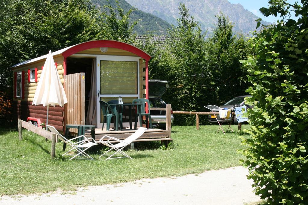 Hotel Camping Le Colporteur Le Bourg-dʼOisans Exterior foto