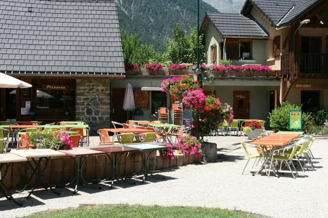 Hotel Camping Le Colporteur Le Bourg-dʼOisans Exterior foto